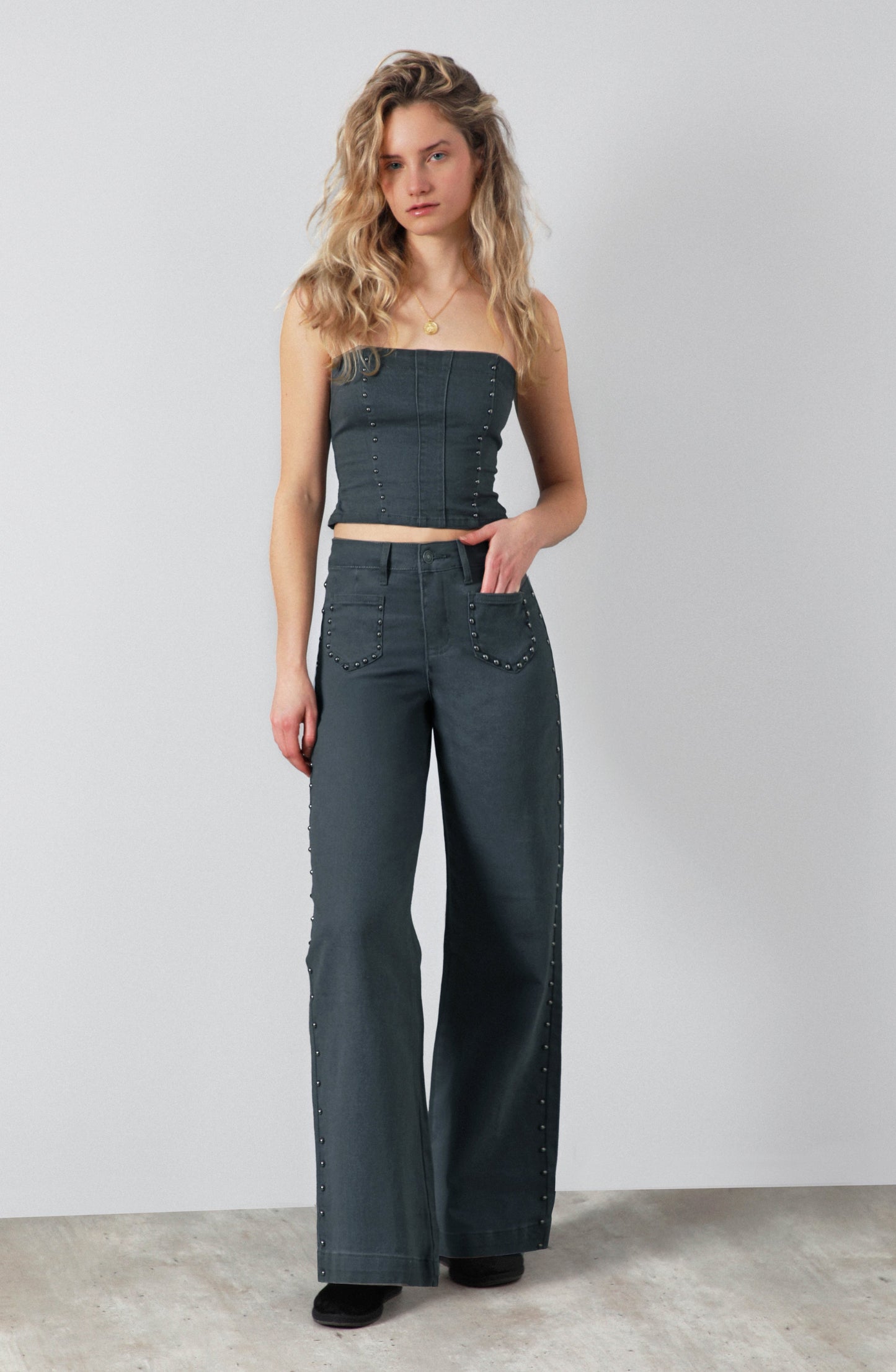 Pantalón Tachas Bolsillos Gray