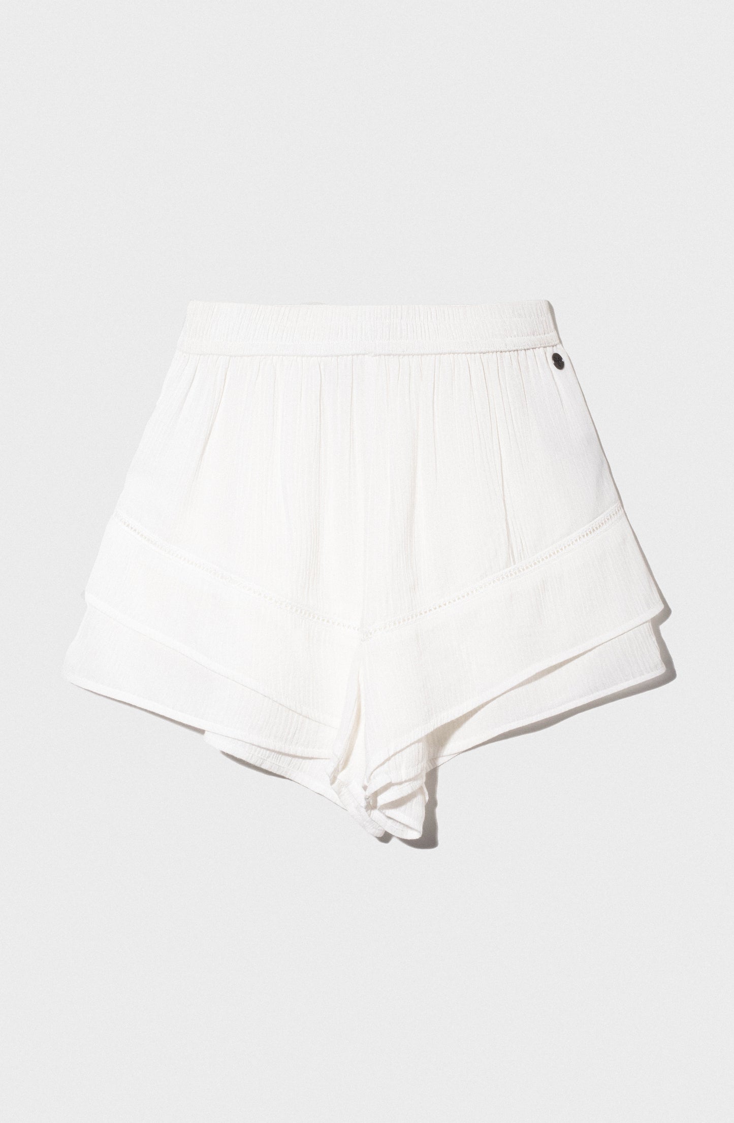 Vuelos Ecru Shorts