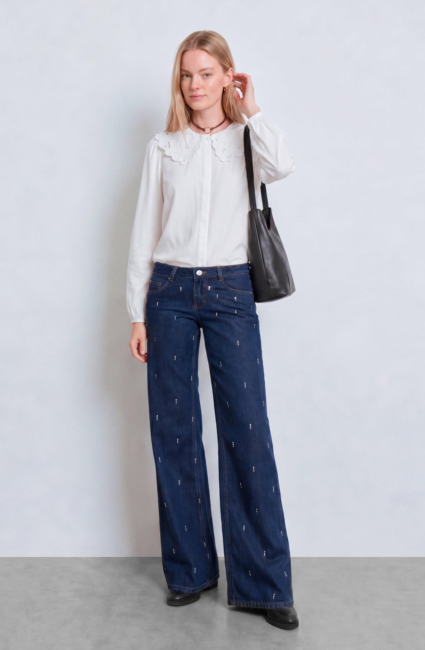 Bobo Collar Blouse Embroidery White