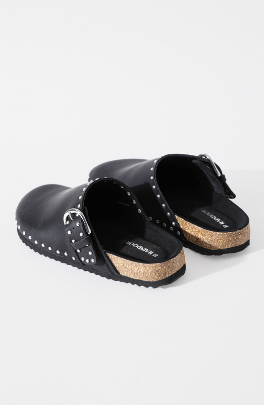 Zuecos Leather Tachas Black