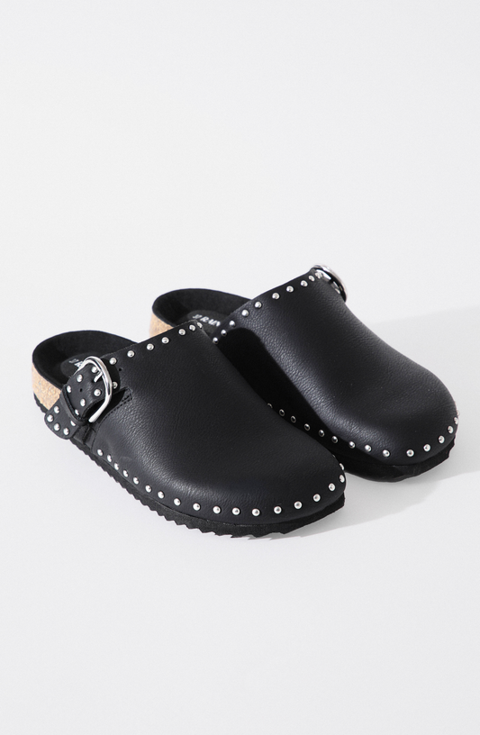 Zuecos Leather Tachas Black